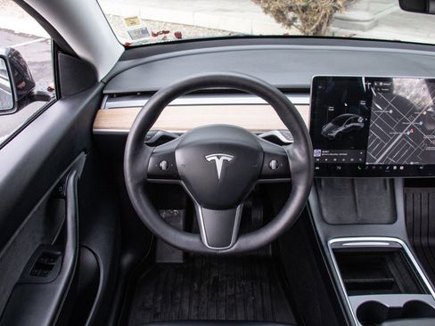 Used 2021 Tesla Model Y Long Range image 12