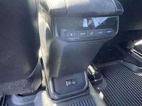 Used 2022 Toyota Highlander XSE image 11