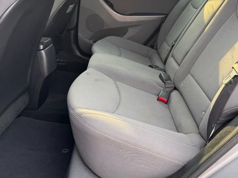 Used 2014 Hyundai Elantra SE w/ Option Group 02 FWD image 10