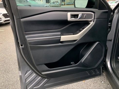 Certified 2022 Ford Explorer XLT w/ Equipment Group 202A image 19