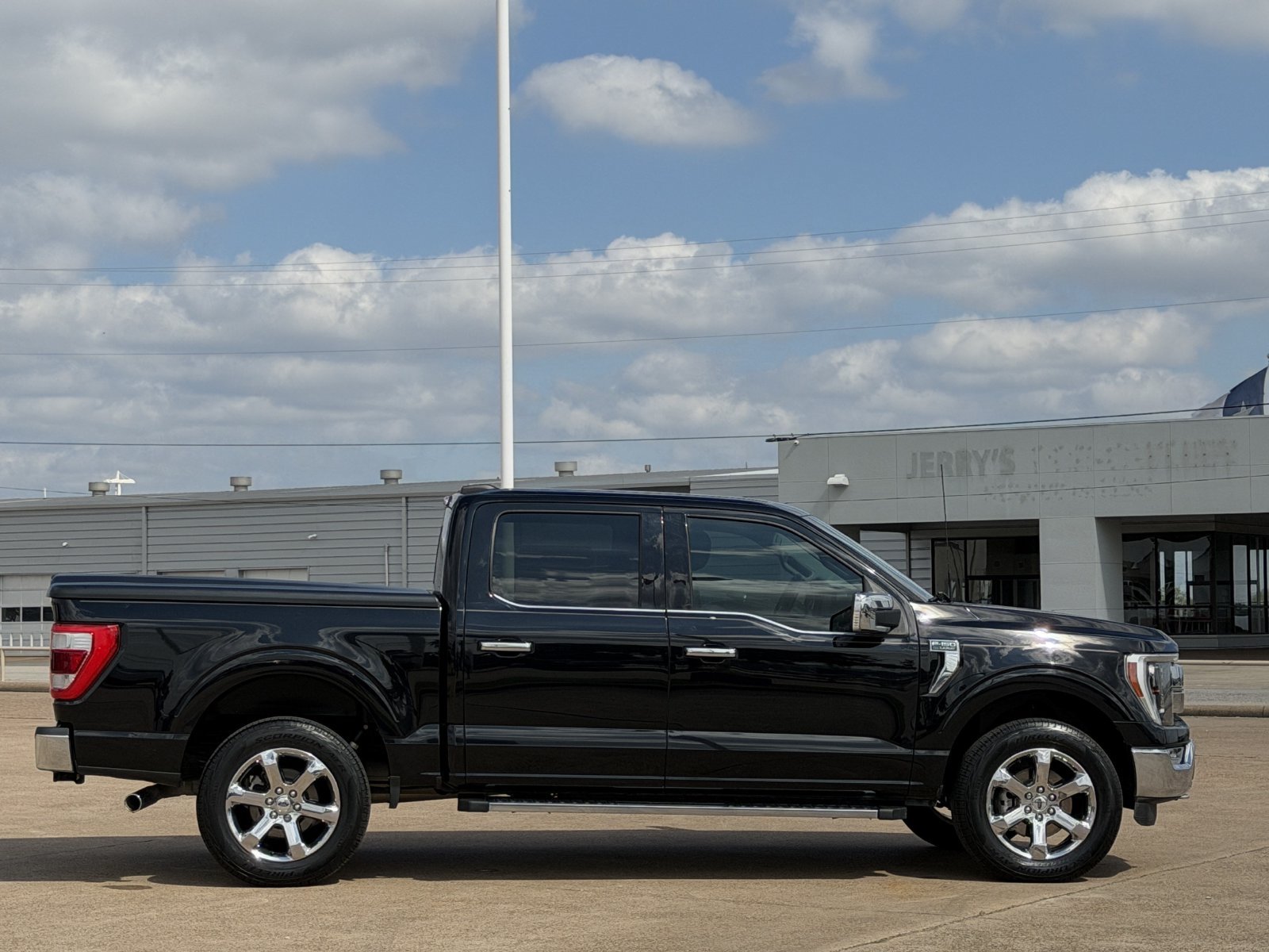 Used 2021 Ford F150 Lariat w/ Equipment Group 502A High AWD/4WD image 3
