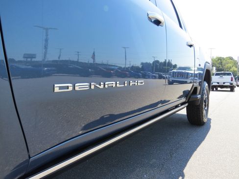 New 2025 GMC Sierra 2500 Denali w/ Denali Reserve Package image 17