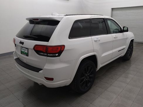 Used 2017 Jeep Grand Cherokee Altitude image 9