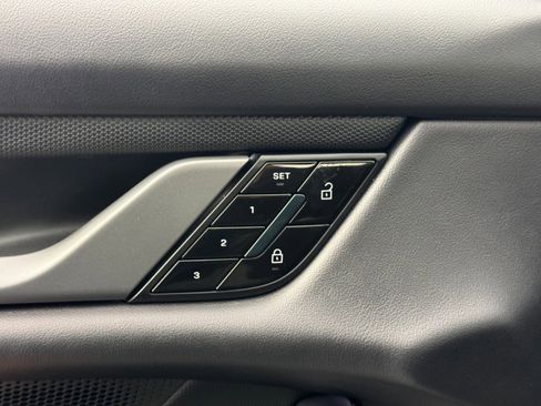 Used 2021 Porsche Taycan 4 Cross Turismo w/ Premium Package image 18