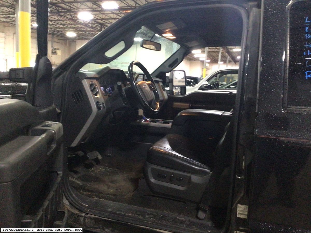 Used 2013 Ford F250 Lariat w/ Lariat Interior Pkg AWD/4WD image 8