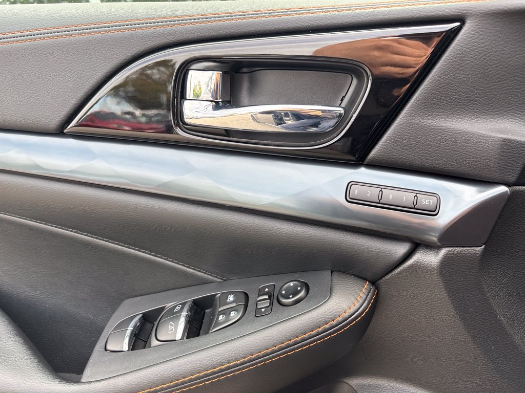 Used 2023 Nissan Maxima SR w/ Sport Mat Group FWD image 16