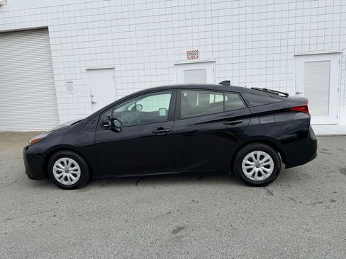 Used 2022 Toyota Prius LE image 3