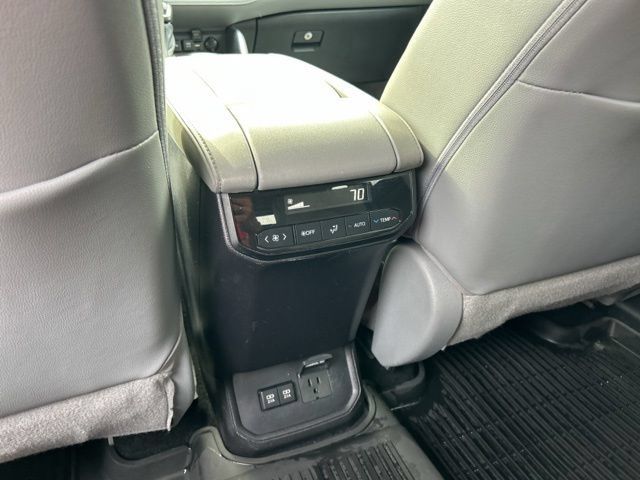 Used 2021 Toyota Highlander Limited AWD/4WD image 27
