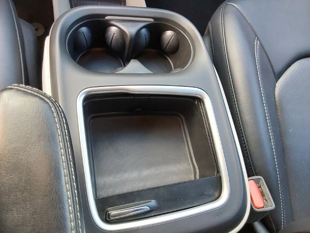 Used 2024 Chrysler Pacifica Touring-L FWD image 39