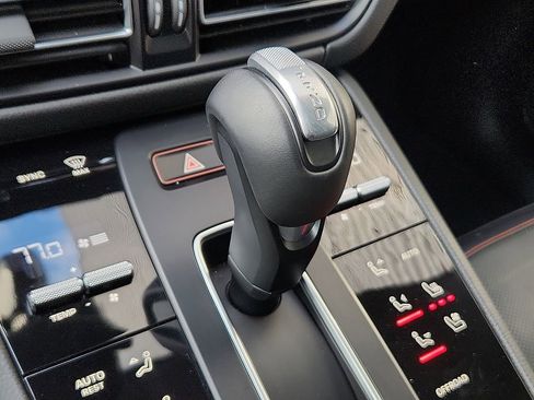 Certified 2025 Porsche Macan Turbo image 13