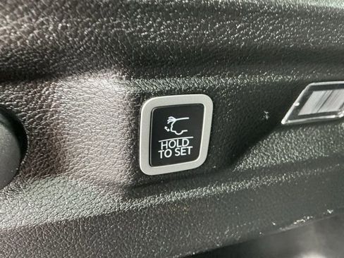 Used 2023 Jeep Grand Cherokee L Laredo image 15