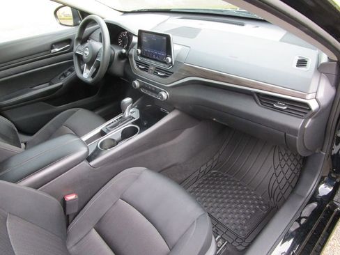 Used 2024 Nissan Altima 2.5 SV image 23