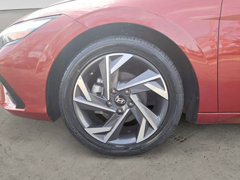 Used 2024 Hyundai Elantra Limited image 14