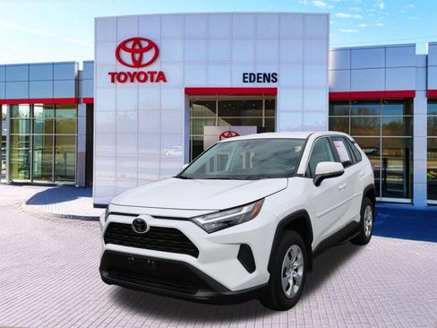 Used 2025 Toyota RAV4 LE AWD/4WD image 10