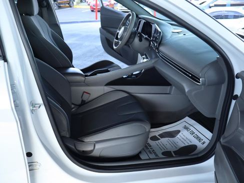 Used 2021 Hyundai Elantra SEL FWD image 34