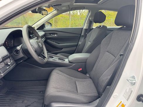 Certified 2025 Honda Accord SE image 18