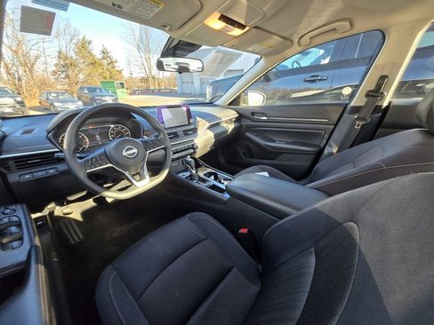 Used 2024 Nissan Altima 2.5 SV image 6