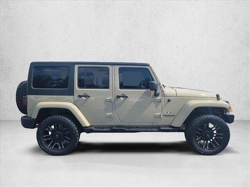 Used 2017 Jeep Wrangler Unlimited Sahara w/ Connectivity Group AWD/4WD image 4