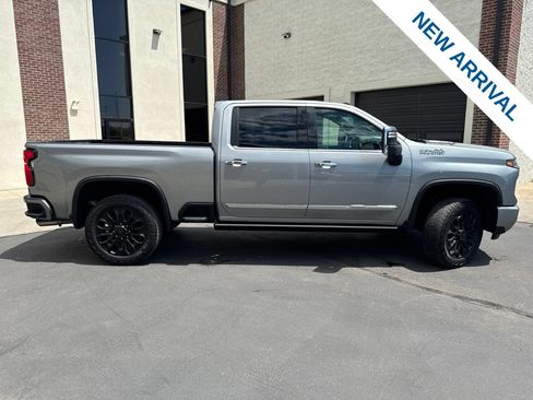 Used 2024 Chevrolet Silverado 2500 High Country w/ Technology Package AWD/4WD image 8