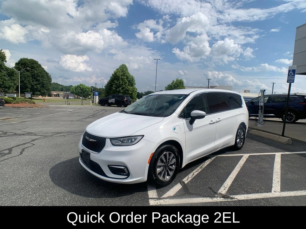 Used 2023 Chrysler Pacifica Touring-L FWD image 8