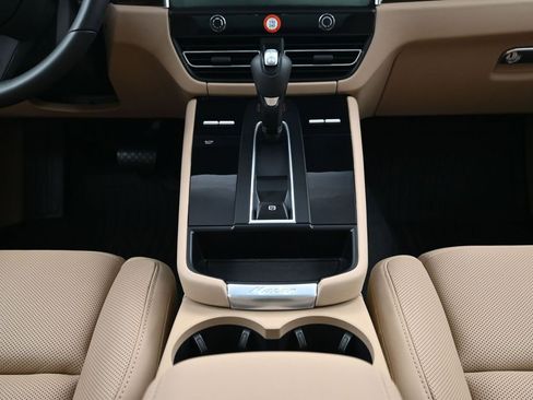 Certified 2026 Porsche Macan image 10