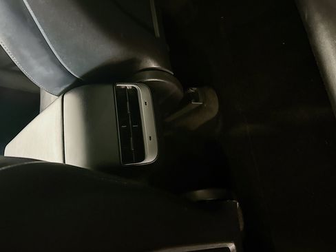 Used 2020 Tesla Model Y Long Range image 27