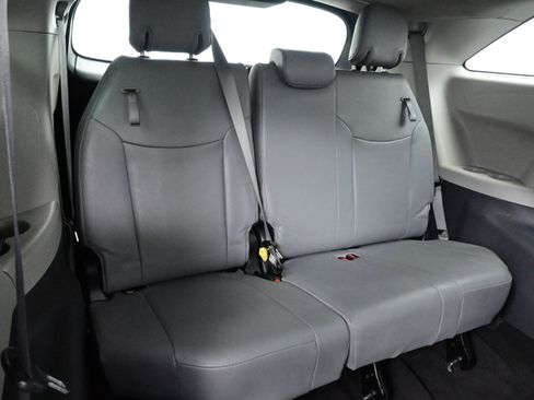 Used 2024 Toyota Sienna XLE image 17