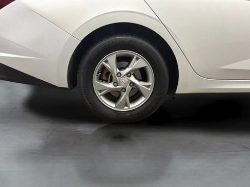 Used 2022 Hyundai Elantra SE FWD image 24