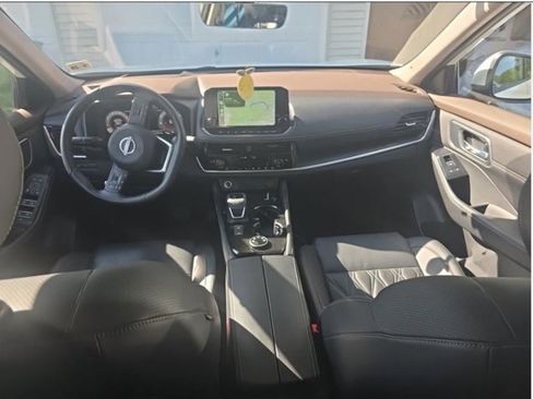 Certified 2023 Nissan Rogue Platinum w/ Platinum Premium Package AWD/4WD image 2