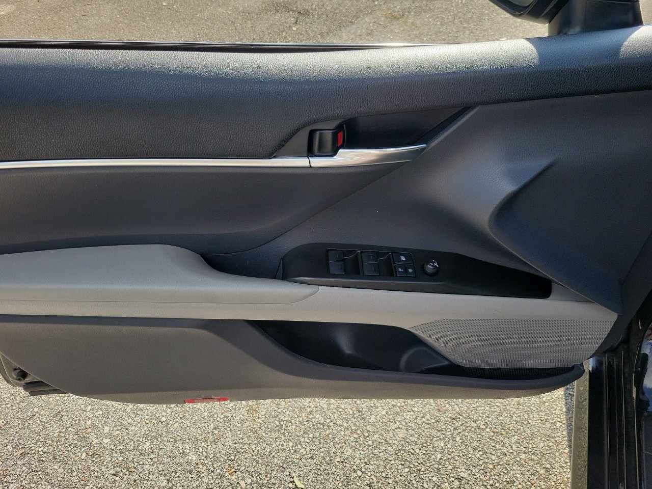 Used 2021 Toyota Camry LE FWD image 13
