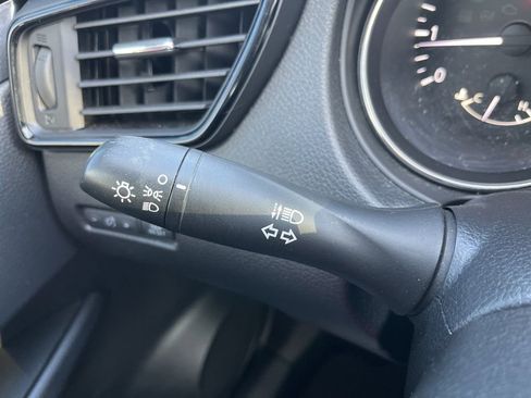 Used 2018 Nissan Rogue S image 62