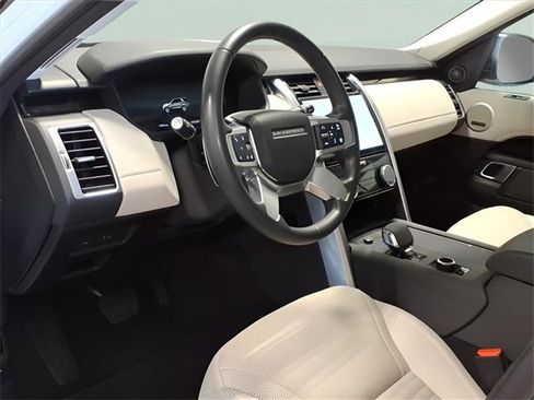 Used 2024 Land Rover Discovery S image 8