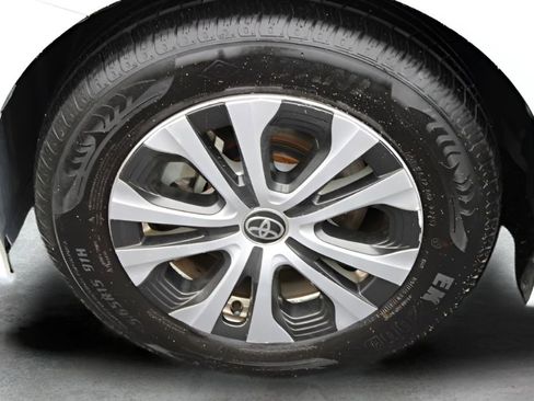 Certified 2022 Toyota Prius Prime XLE FWD image 3