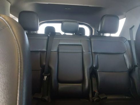 Used 2022 Ford Explorer Limited w/ Equipment Group 301A AWD/4WD image 33