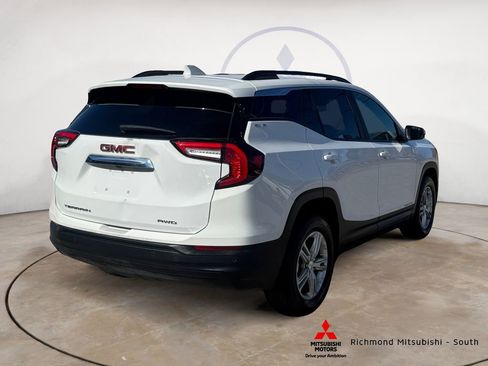 Used 2023 GMC Terrain SLE w/ Driver Convenience Package image 3