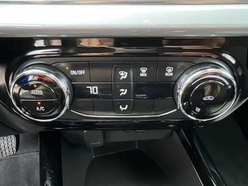Certified 2024 Chevrolet Trax LT FWD image 17