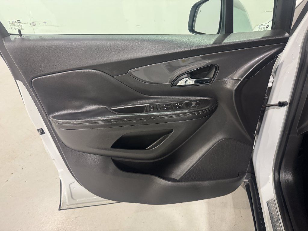 Used 2019 Buick Encore Essence FWD image 17