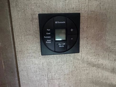 Used 2016 Ford E-450 and Econoline 450 Super Duty w/ Motorhome Prep Package image 33