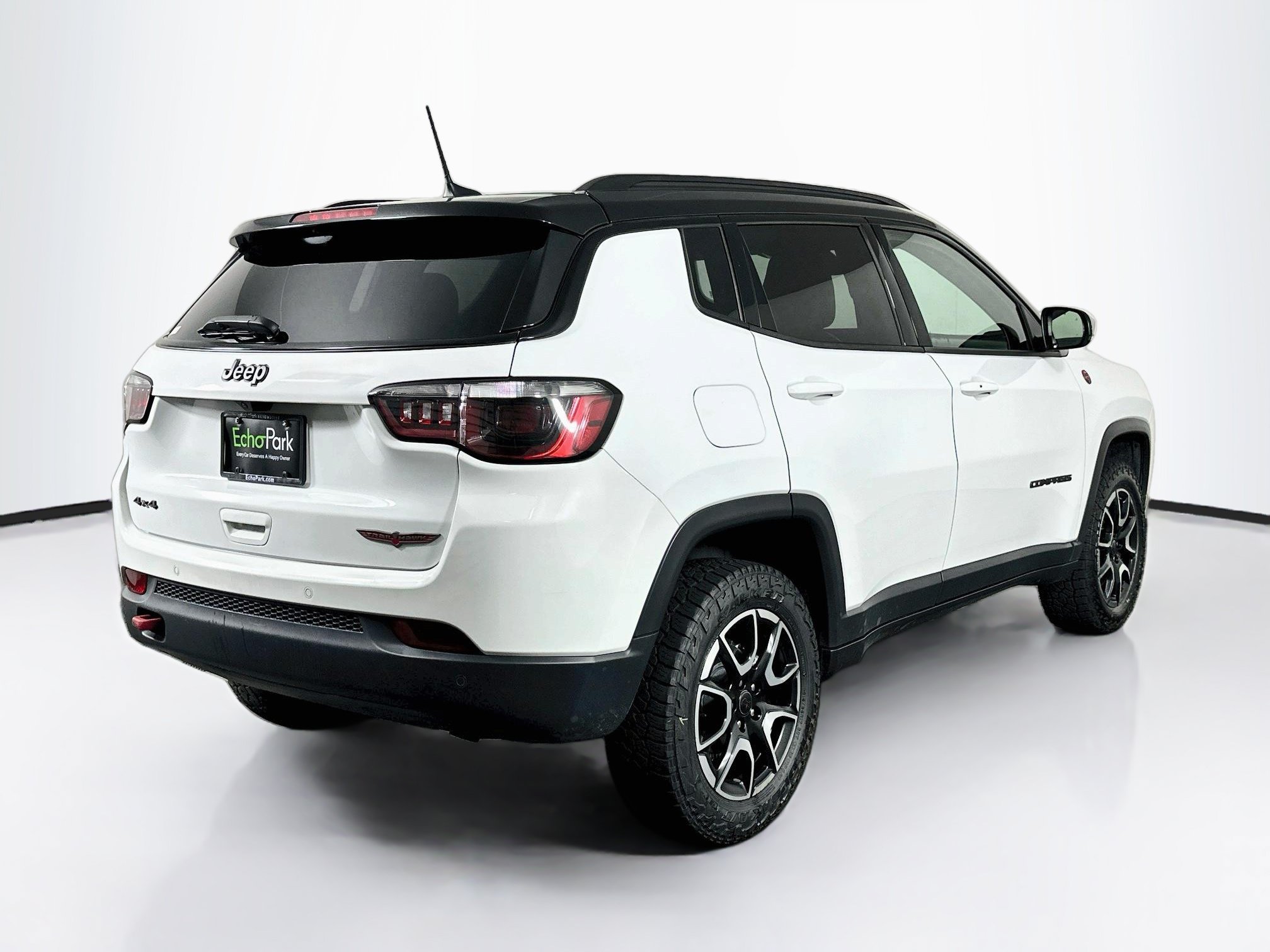 Used 2025 Jeep Compass Trailhawk AWD/4WD image 9