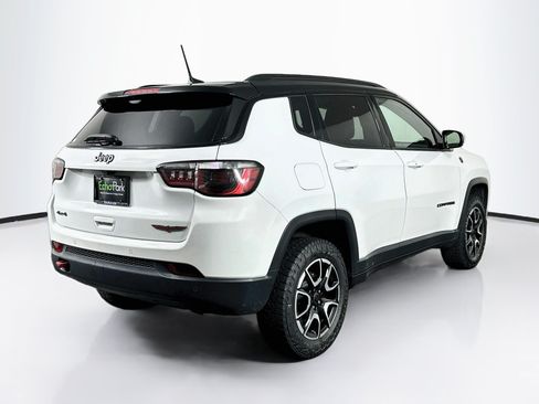 Used 2025 Jeep Compass Trailhawk AWD/4WD image 9