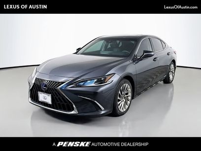 Used 2022 Lexus ES 300h Ultra Luxury w/ Accessory Package 2