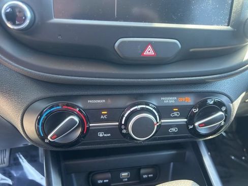 Used 2025 Kia Soul LX w/ LX Technology Package FWD image 23