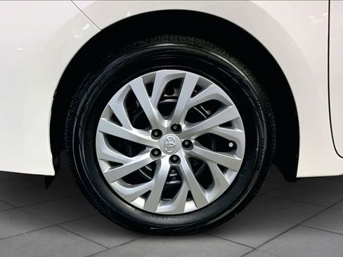 Used 2017 Toyota Corolla LE image 10
