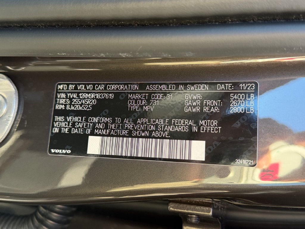 Certified 2024 Volvo XC60 B5 Ultimate w/ Climate Package AWD/4WD image 29