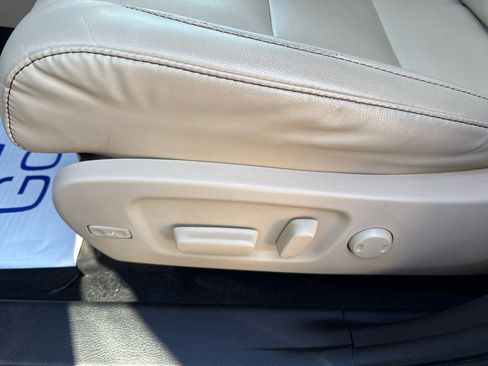 Used 2019 Toyota Highlander XLE image 17