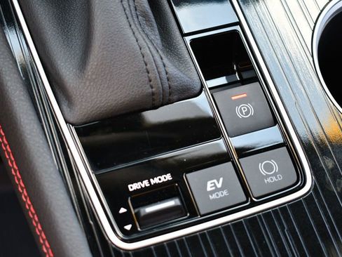 Used 2025 Toyota Sienna XSE image 62