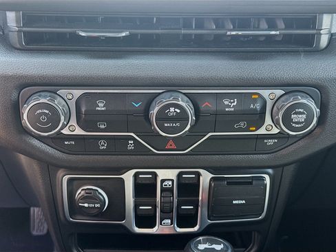 Used 2025 Jeep Wrangler Unlimited Sport AWD/4WD image 14