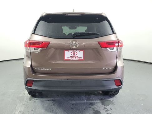 Certified 2017 Toyota Highlander XLE image 5