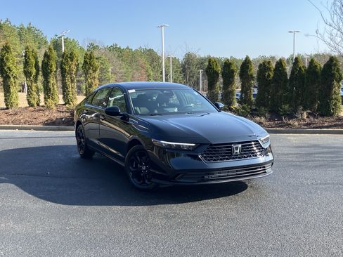 Used 2025 Honda Accord SE image 2