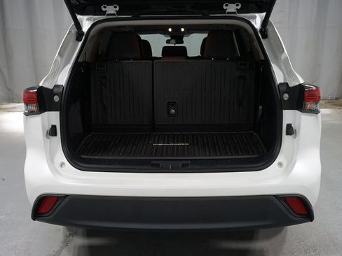 Certified 2024 Toyota Highlander LE image 36